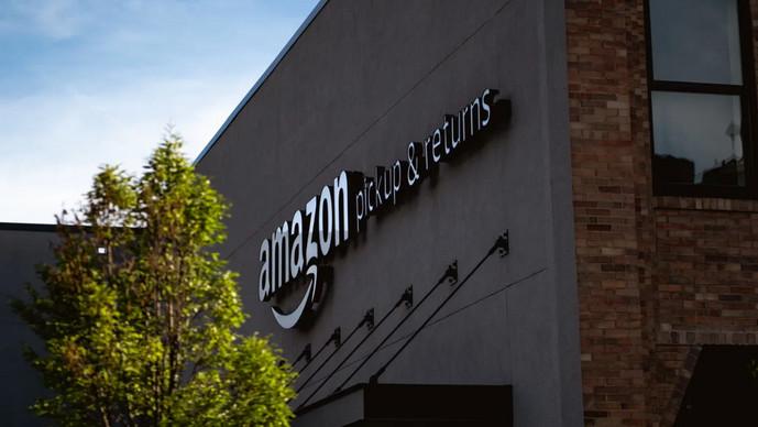 Amazon планує заборонити своїм співробітникам працювати дистанційно починаючи з 2025 року.