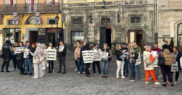 У Львівській міській раді відбулися переговори з власниками МАФів, які підлягають демонтажу на вулиці Чорновола.