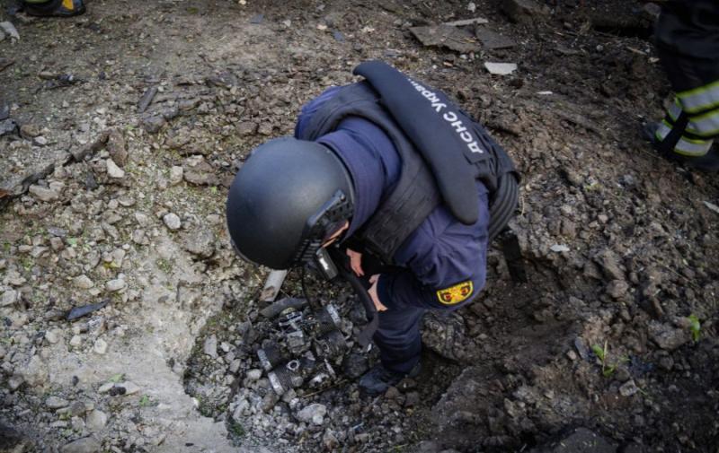 Російські війська завдали удару по Старокостянтинову, внаслідок чого постраждав готель (фото, відео)