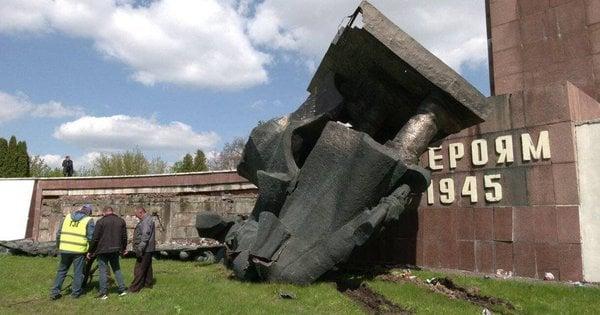 Пам'ятник радянської епохи, розташований на пагорбі Слави в Рівному, був проданий на аукціоні за 7,8 мільйона гривень.